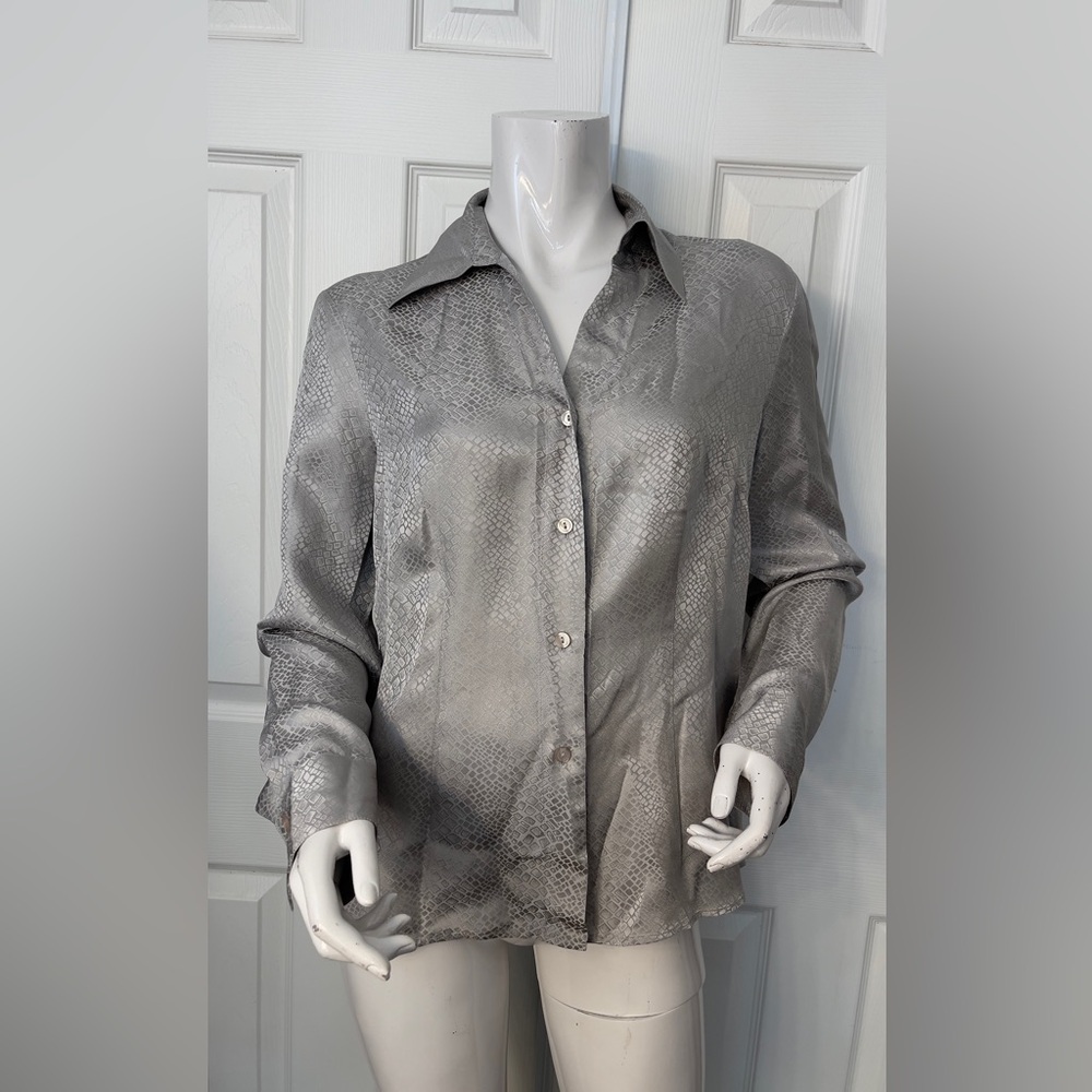 💯Silk Robbie Bee Shimmering Silver Textured Blouse